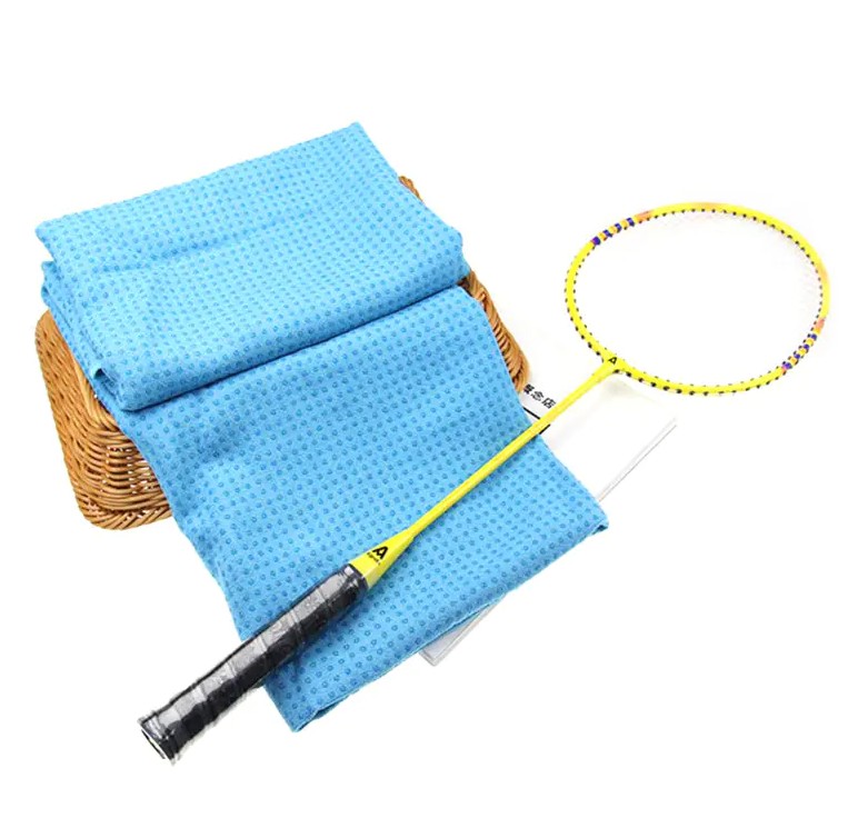¿Por qué puede la toalla de yoga de yoga de microfibra que no es deslizante garantizar el rendimiento anti-deslizamiento y absorción de sudor?
